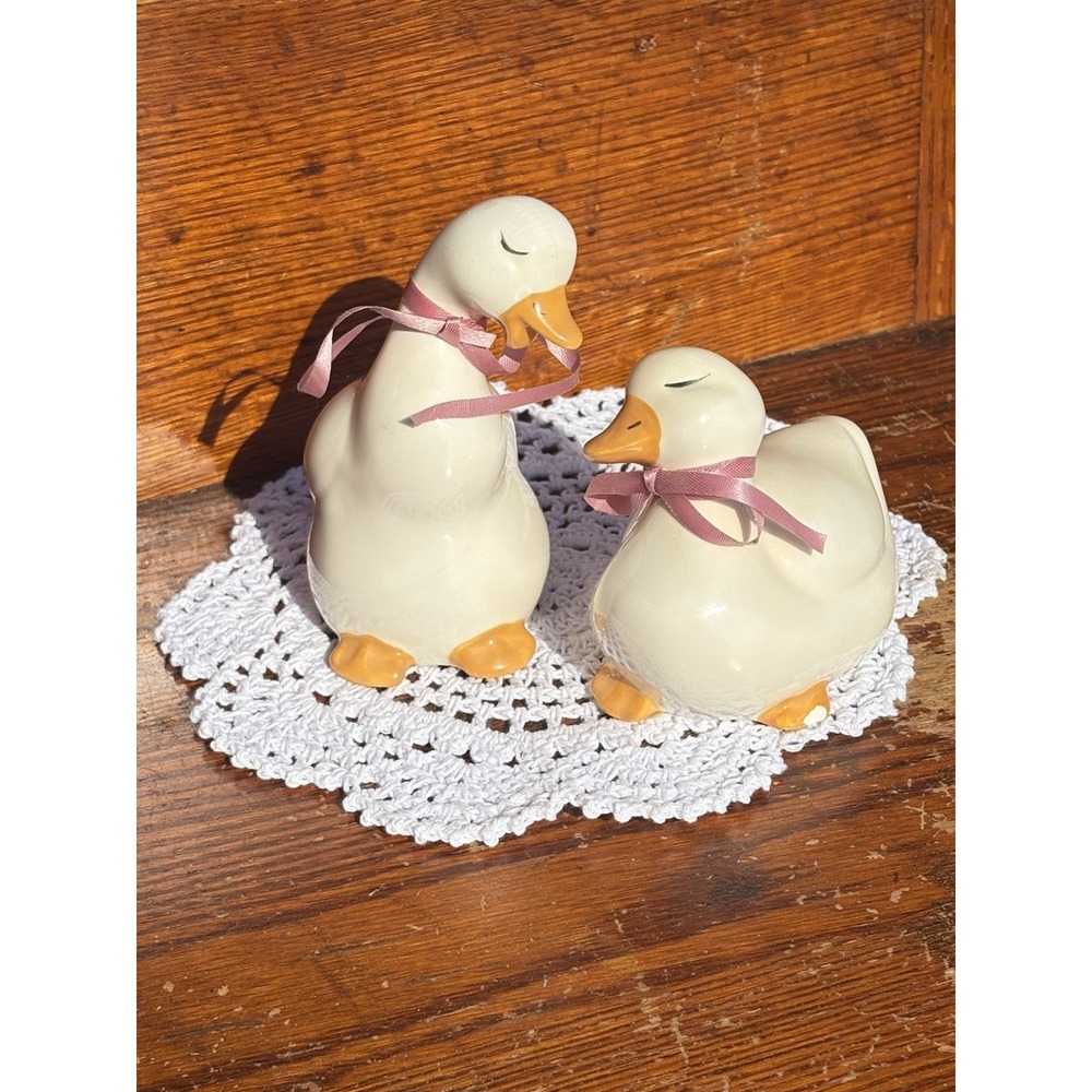 Two Vintage White Duck Figurines Hand Painted Ceramic Made in USA Cottagecore